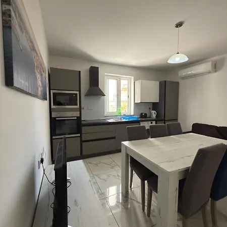3-bedroom In M2 *