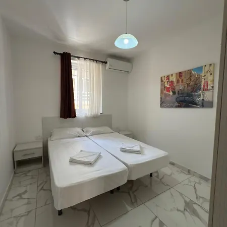 3-bedroom In M2 Apartment *