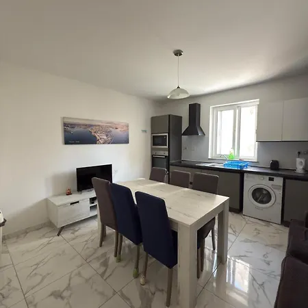3-bedroom In M2 Apartment