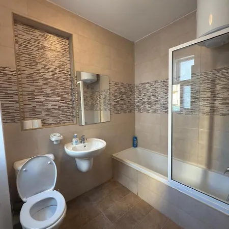 3-bedroom In M2 *