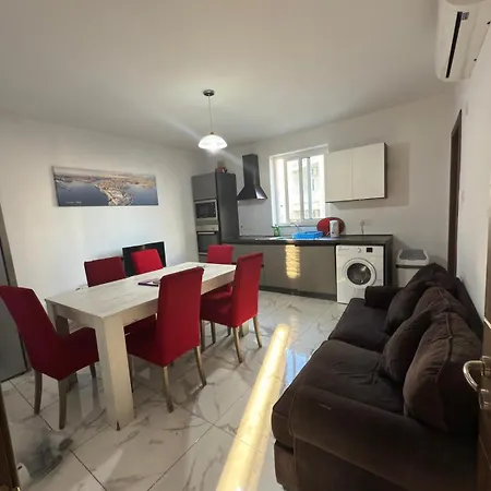 3-bedroom In M2 Apartment *