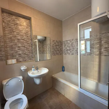 3-bedroom In M2 Apartment *